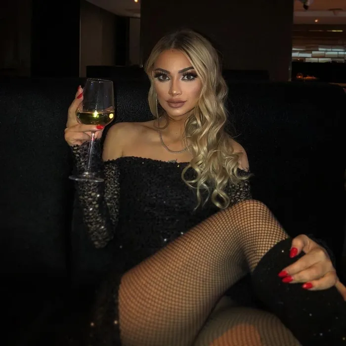 Mehmet Ali Erbil’in 44 yaş küçük sevgilisi Nevide Çiçek kimdir? Sosyal medya fenomeni Nevide Çiçek nereli, kaç yaşında, ne iş yapıyor?