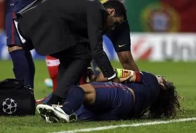 Barça'nın efsanesinin kolu kırıldı