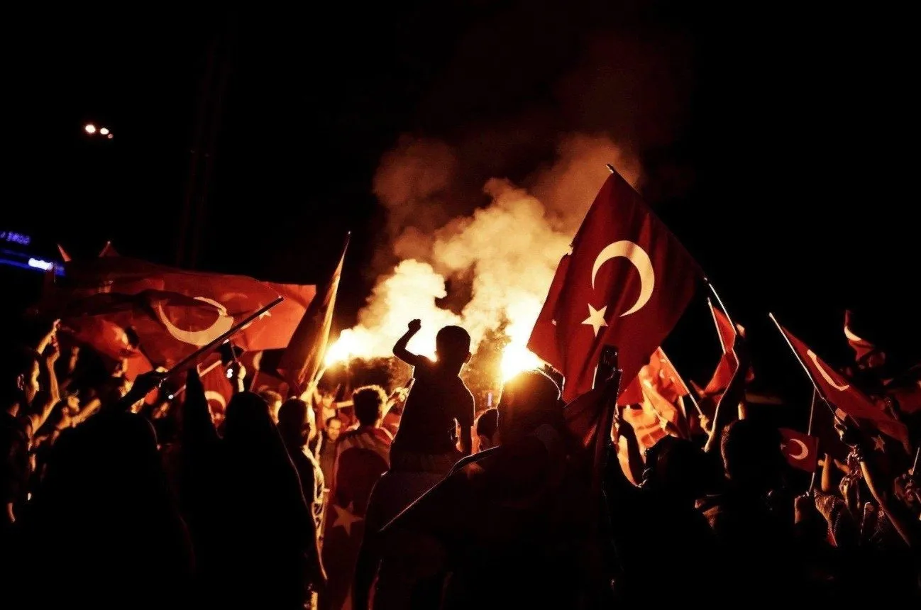 RESİMLİ 15 TEMMUZ MESAJLARI 2023 | Anlamlı, duygusal, yeni, yazılı ve resimli 15 Temmuz mesajları, şehitleri anma sözleri ve Türk Bayrağı görselleri