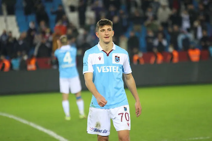 son-dakika-trabzonspor-transfer-haberi-trabzonsporda-transfer-harekati-cizmeden-nagy-iddiasi-1655206308033.jpg