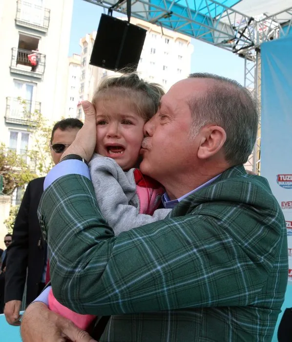 Cumhurbaşkanı Erdoğan küçük kızı öyle görünce dayanamadı