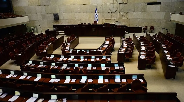 İsrail hükümetinde çatlaklar: Koalisyon dağılma riskiyle karşı karşıya! Netanyahu ameliyatlı halde meclise geldi