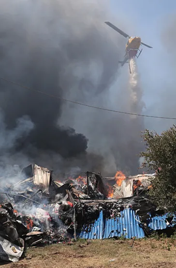 Selanik’te orman yangını fabrikayı vurdu