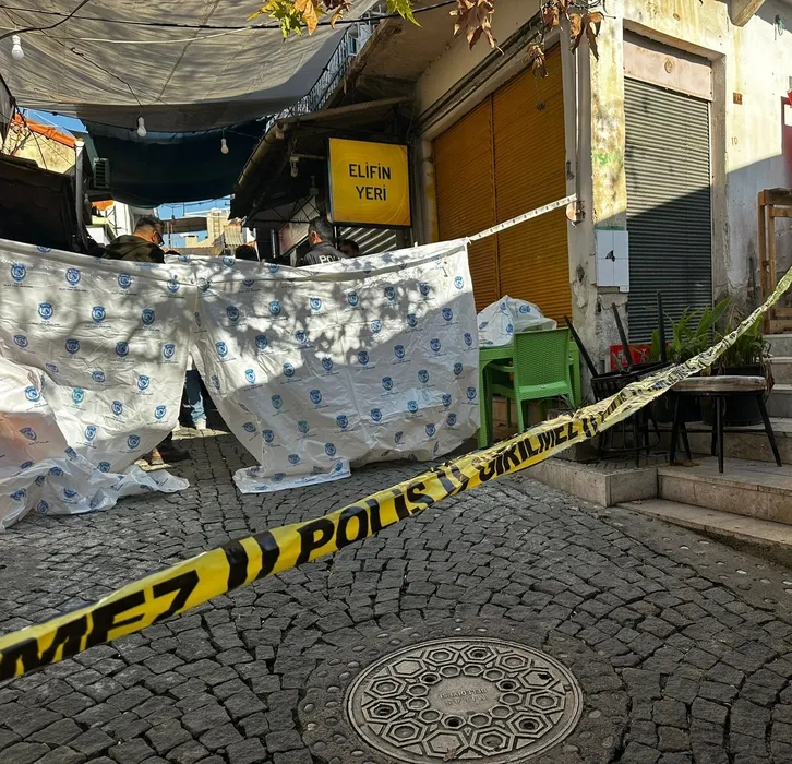 Yoldan geçenler uyuduğunu düşündü! Gerçek kan dondurdu! Meğer...