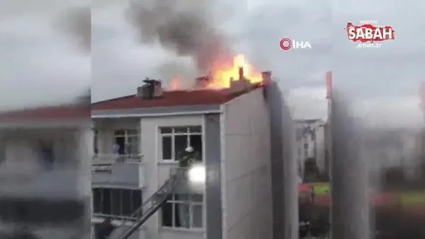 Tekirdağ'da apartmanın çatısı alev alev yandı | Video