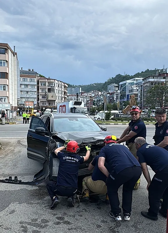 giresunda-2-arac-carpisti-4-yarali-1780502434739.jpg