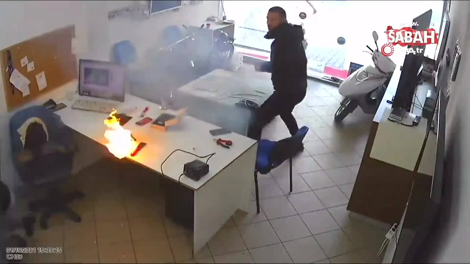 bursa da tamircinin elindeki tablet bomba gibi patladi o anlar kameraya boyle yansidi video