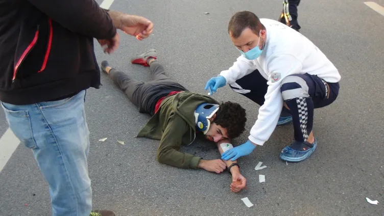 Antalya'da can pazarı yaşandı! Korkunç kaza sonrası baba oğlunu o halde görünce sinir krizi geçirdi!