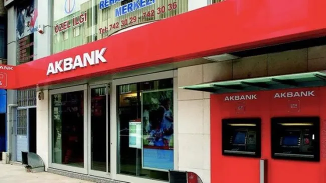 akbankta-ana-sistembilgisayar-coktu-musteriler-endiseyle-bekliyor-akbankta-sistem-arizasi-nedir-1625659151305.jpg