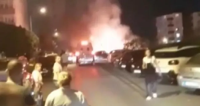 Arazide çıkan yangın arabalara sıçradı Arazide çıkan yangın arabalara sıçradı