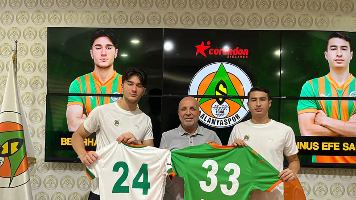 Alanyaspor, 2 genç futbolcu ile sözleşme imzaladı! Alanyaspor, 2 genç futbolcu ile sözleşme imzaladı!