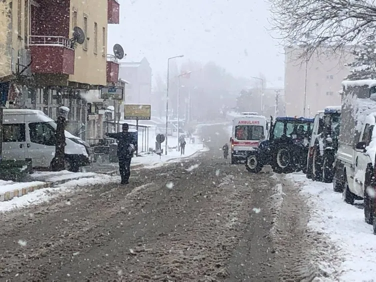 Ardahan’da yoğun kar yağışı ve tipi