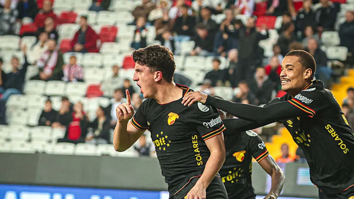 Göztepe'de Taha ve Oğun Takımda Kalıyor
