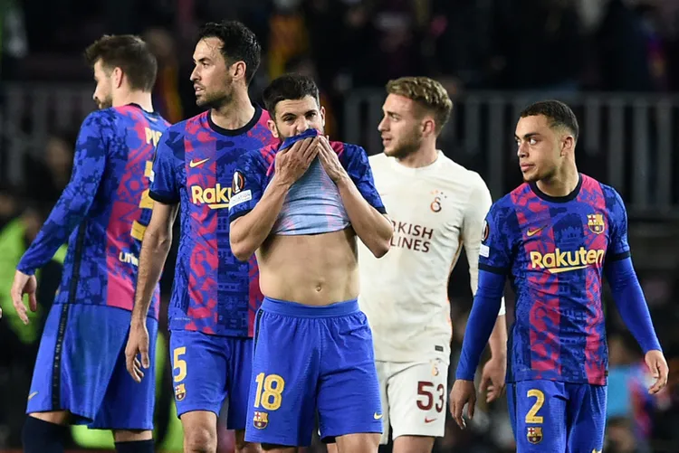 son-dakika-barcelona-galatasaray-maci-sonrasi-gonderme-camp-nouda-tarih-yazdilar-1646981773001.jpg