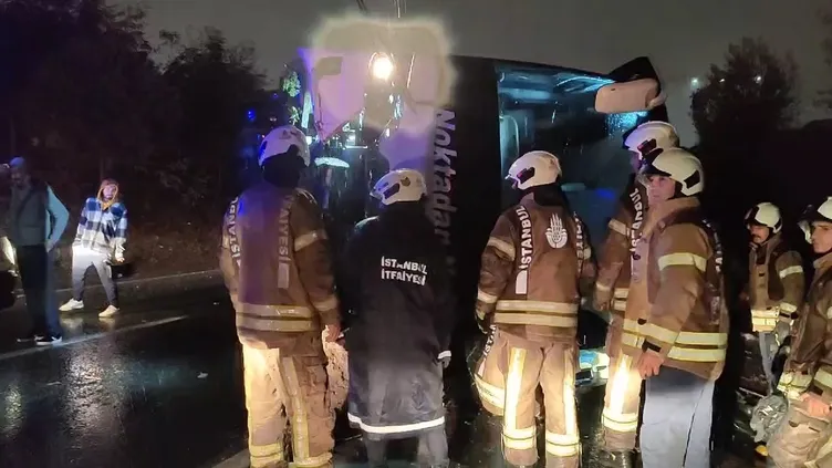 Bayrampaşa’da yolcu otobüsü devrildi: 2 ölü 1’i ağır 15 yaralı