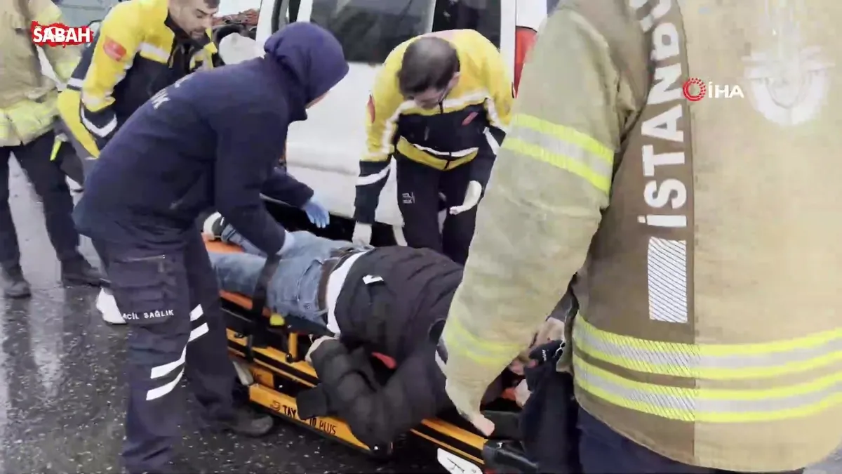 Maltepe’de feci kaza! Servis minibüsüne arkadan çarpan araç kazaya neden oldu: 1 yaralı | Video videosunu izle Maltepe’de feci kaza! Servis minibüsüne arkadan çarpan araç kazaya neden oldu: 1 yaralı | Video videosunu izle