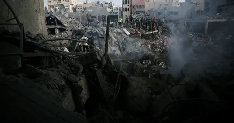 İsrail ordusu Gazze’de bazı evleri hava saldırılarıyla bombaladı