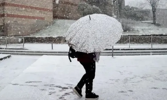 son-dakika-hava-durumu-alarmi-meteoroloji-uyardi-kar-ve-saganak-geliyor-o-illerde-hayat-duracak-1764569532826.jpg (572×345)