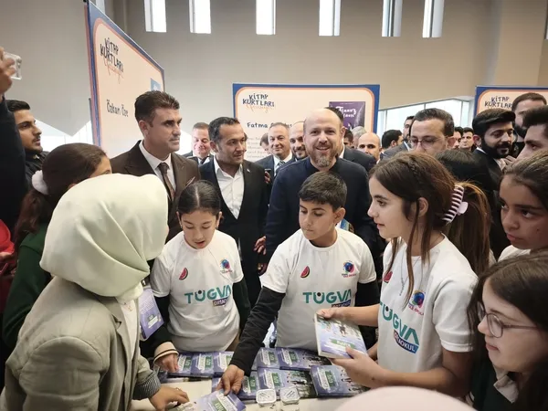 bilal-erdogan-gaziantepte-genclerle-bulustu-1793021964953.jpg
