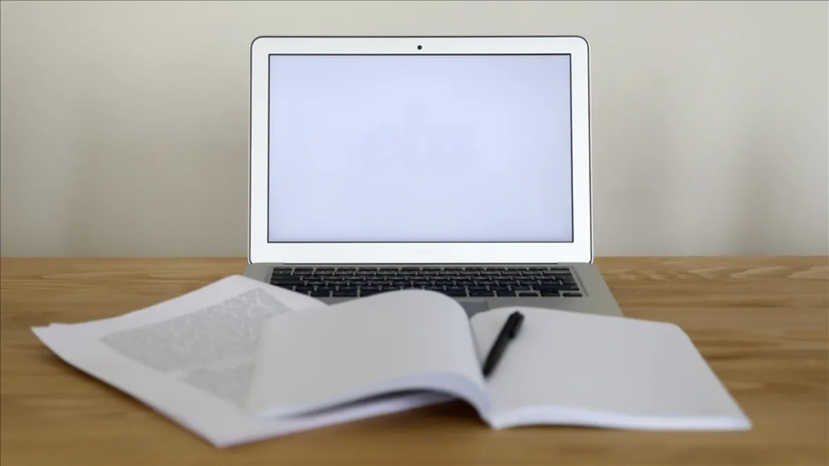 Ekrana veda, kağıda dönüş: Kağıttan okumak anlamayı 8 kat artırıyor!