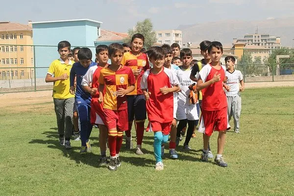Terör mağduru çocuklara futbol eğitimi