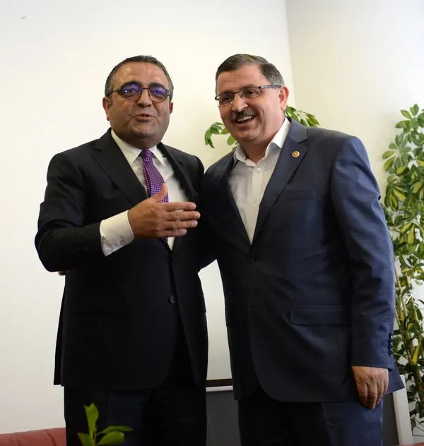 Siyasi partilerde bayramlaşma