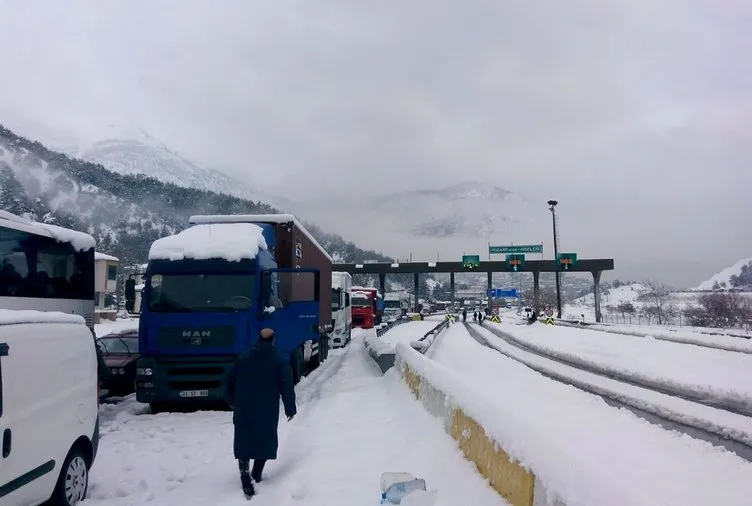 Konya-Antalya yolu ulaşıma kapandı