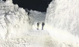 Evler kara gömüldü