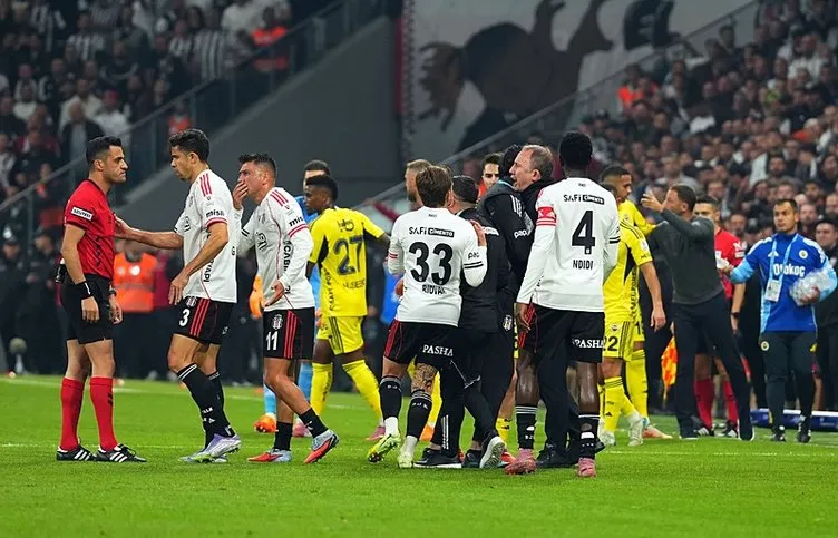 Beşiktaş, Fenerbahçe'ye 3-2 mağlup oldu 3 Ahmet Çakar, Beşiktaş-Fenerbahçe maçı sonrası açıkladı! İki penaltıyı vermedi