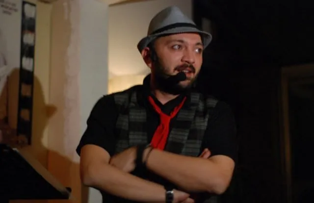 &#220;nl&#252;ler hangi takımı tutuyor?