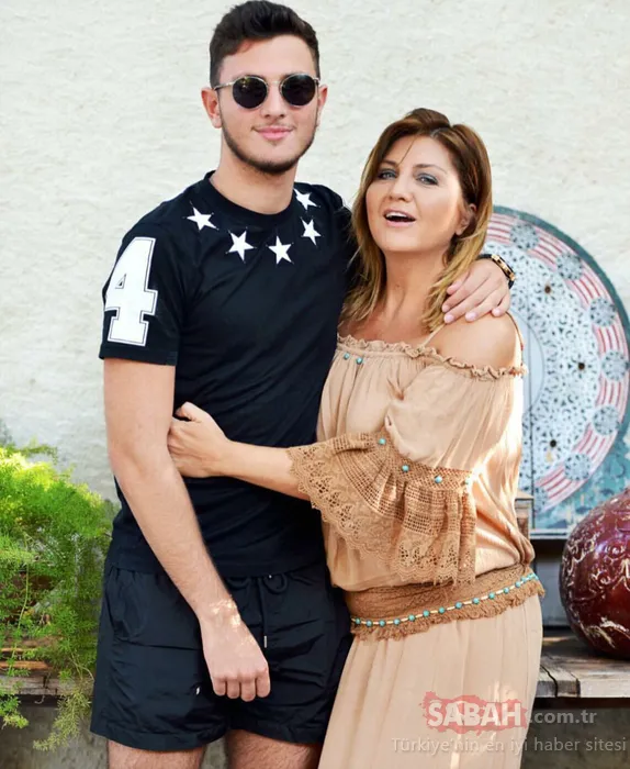 Güzel annenin yakışıklı oğlu Sibel Can’ın oğlu Emir Aksüt ile pozuna yorum yağdı...