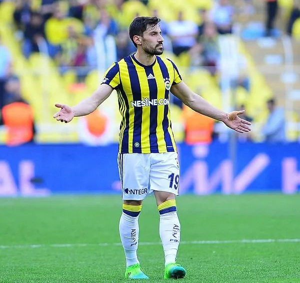 Günün transfer iddiası: Şener Özbayraklı, Galatasaray ile anlaştı