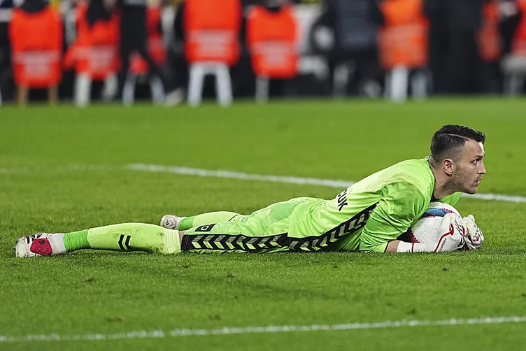 Son dakika haberi: Ahmet Çakar, Fenerbahçe - Samsunspor maçındaki o pozisyonu yorumladı: Bence hatalı...