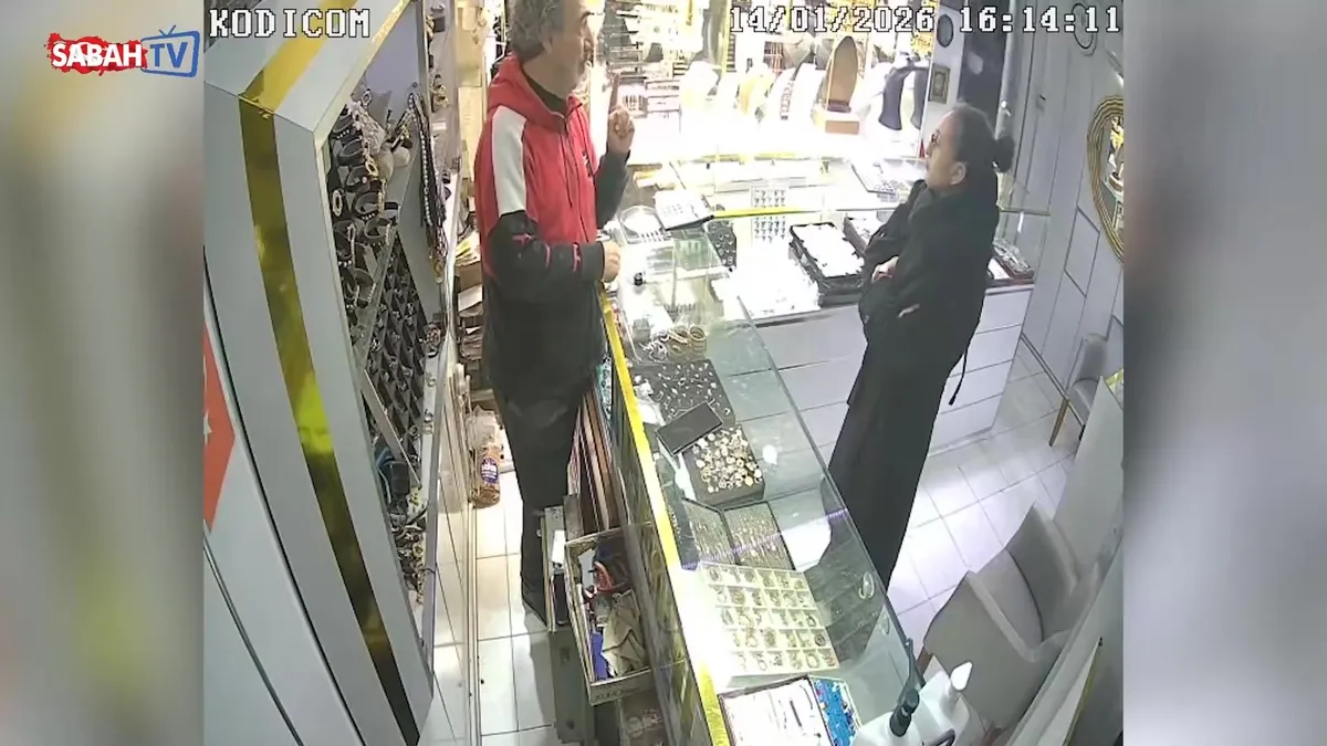 Kuyumcuyu silahla gasp etmişti: Evinde çaldığı mallarla birlikte yakalandı! Metrobüste 3 milyonluk altınla yolculuk yapmış… | Video videosunu izle Kuyumcuyu silahla gasp etmişti: Evinde çaldığı mallarla birlikte yakalandı! Metrobüste 3 milyonluk altınla yolculuk yapmış… | Video videosunu izle