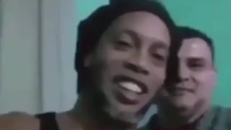 Ronaldinho'dan ailesine videolu mesaj
