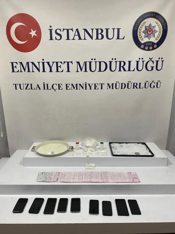 drone-ile-tespit-edip-yakaladilar-iki-kilogramdan-fazla-uyusturucu-buldular-1766389733502.jpg