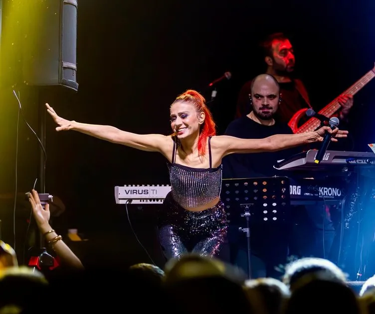 Yıldız Tilbe sonunda bunu da yaptı! Cesur tarzıyla sosyal medyayı adeta salladı: Böylesi görülmedi