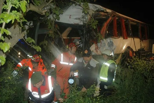 Sakarya'da otobüsle kamyon çarpıştı
