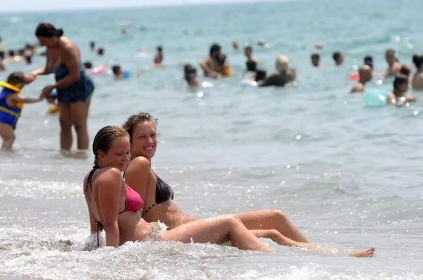 Antalya'da sıcak hava bunaltıyor