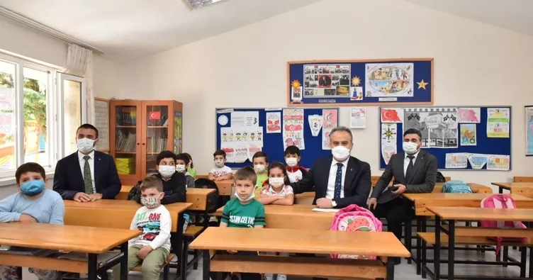 Köy okulunda bayram havası