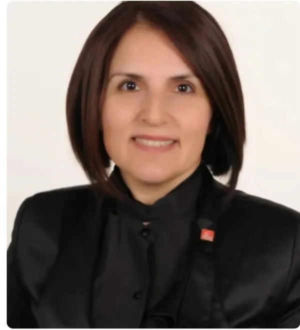 chpde-kufur-skandali-bitmiyor-acik-kalan-mikrofon-chplilerin-gercek-yuzunu-ele-verdi-1780661658956.jpg