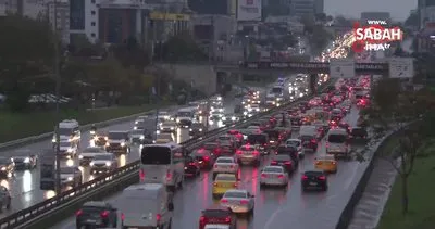 İstanbul’da sağanak etkisini gösterdi, D-100 Pendik istikametinde uzun araç kuyrukları oluştu | Video