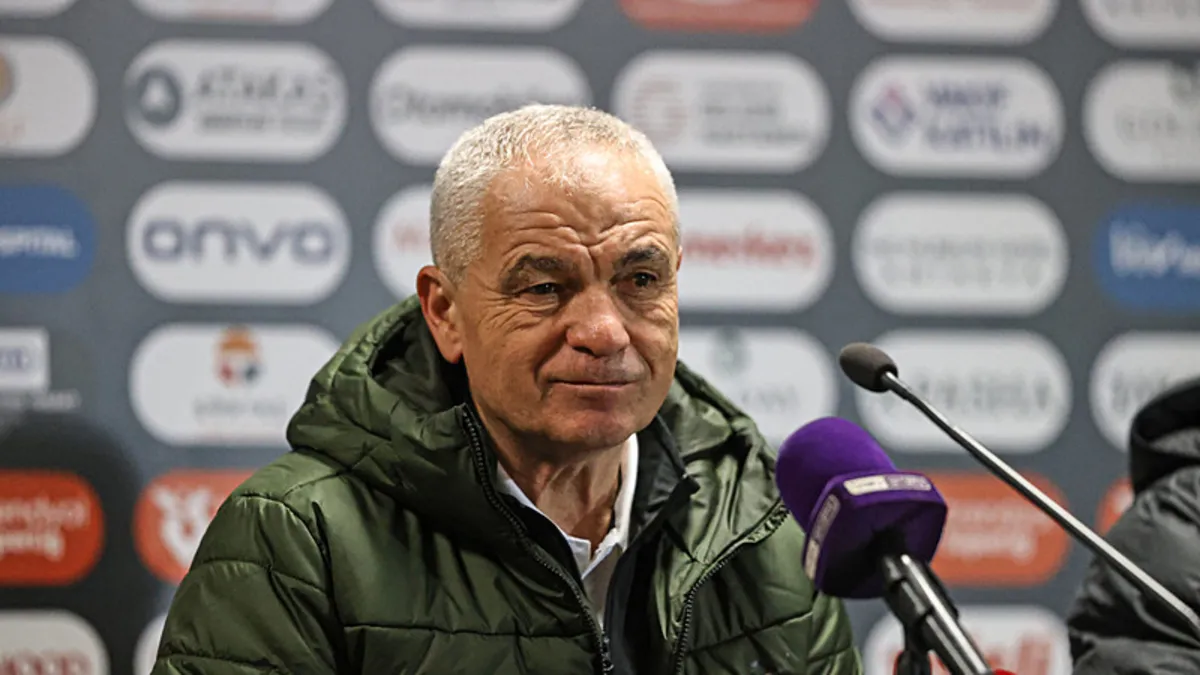 Rıza Çalımbay’dan istifa kararı! Oyuncularla vedalaştı… Rıza Çalımbay’dan istifa kararı! Oyuncularla vedalaştı…