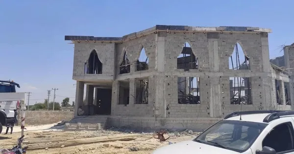cami-insaatinda-cokme-meydana-geldi-3-kisi-yaralandi-1783165334504.jpg