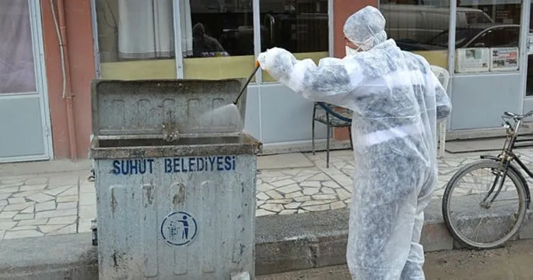 Şuhut Belediyesi çöp konteynırlarını dezenfekte ediyor