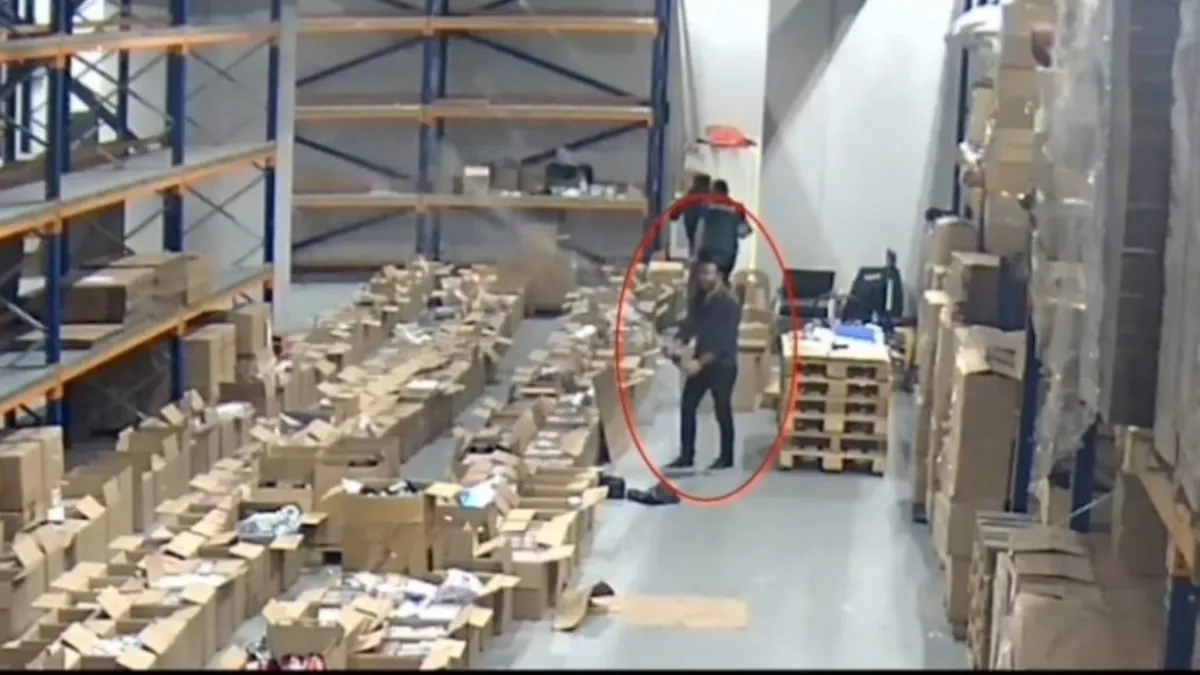 İstanbul Havalimanı’nda gümrük vurgunu! El konulan ürünleri piyasaya sürdüler İstanbul Havalimanı’nda gümrük vurgunu! El konulan ürünleri piyasaya sürdüler