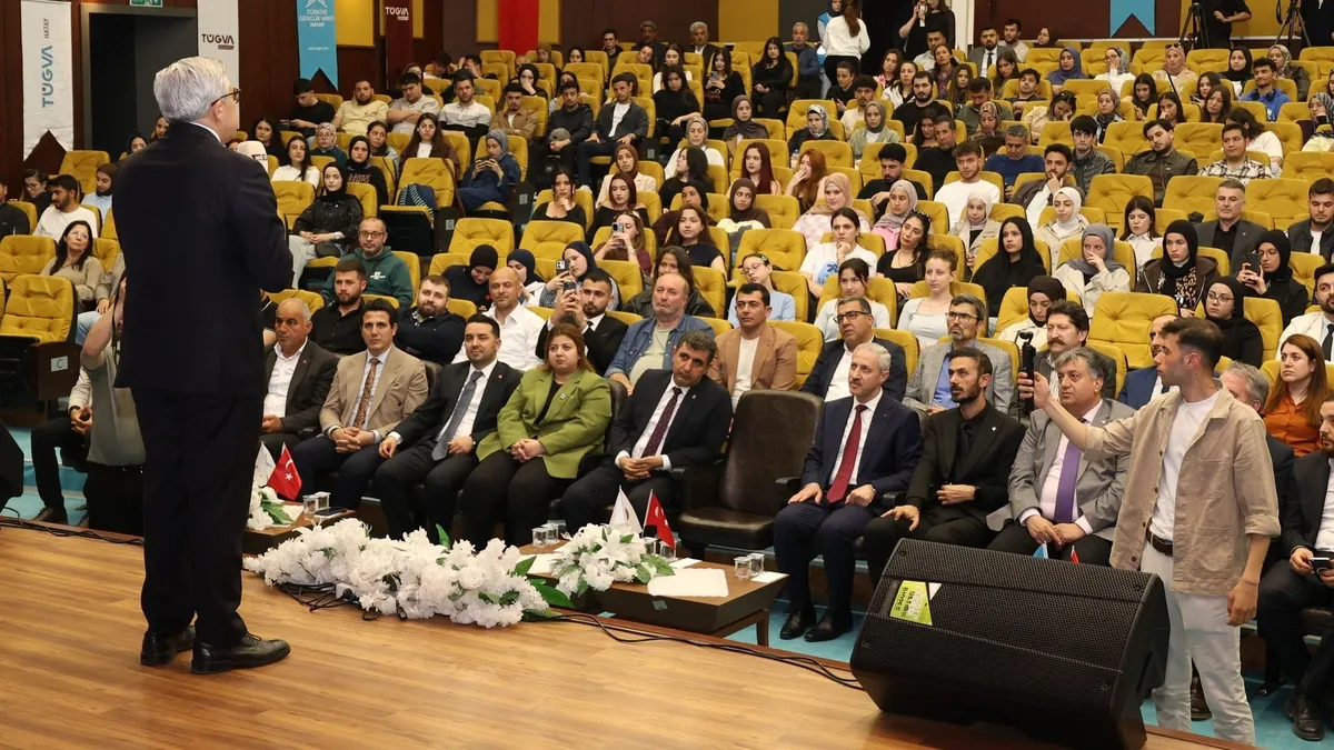 AK Parti Genel Başkan Yardımcısı Hüseyin Yayman: Dijital bağımlılık milli güvenlik sorunu olmuştur AK Parti Genel Başkan Yardımcısı Hüseyin Yayman: Dijital bağımlılık milli güvenlik sorunu olmuştur