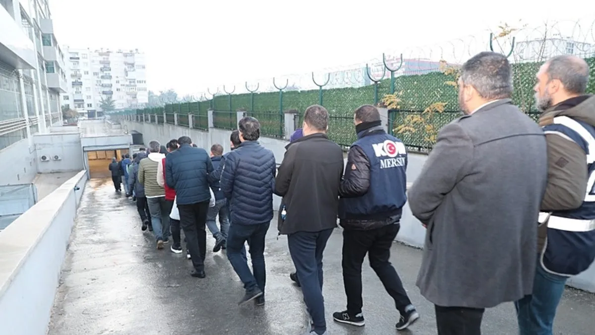 Mersin'deki rüşvet operasyonunda, aralarında gümrük müdürünün de olduğu 91 şüpheli tutuklandı
