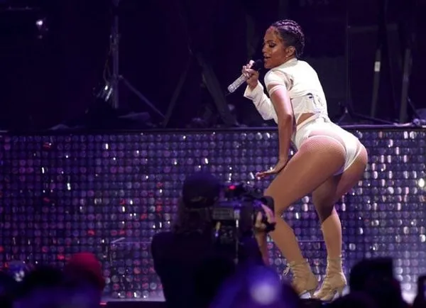 Jennifer Lopez yürek hoplattı!