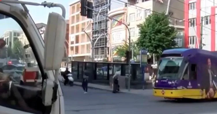 Beton mikseri ile tramvay çarpıştı